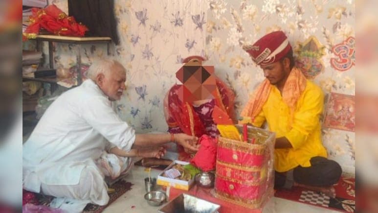 महोबा केस में नया मोड़: जिस पर लगाया रेप का आरोप, उसके साथ मर्जी से शादी का वीडियो वायरल,साथ मुस्कुराते दिख रहे पीड़िता और आरोपी 