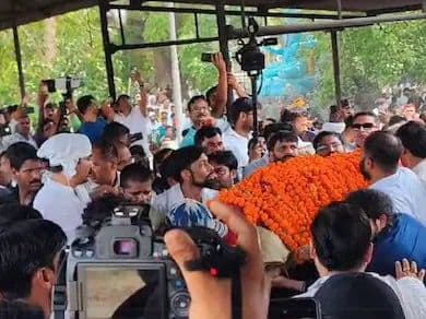 मुलायम सिंह यादव के छोटे बेटे प्रतीक यादव का 38 वर्ष की आयु में निधन, पोस्टमॉर्टम रिपोर्ट में फेफड़ों में खून का थक्का मुख्य कारण