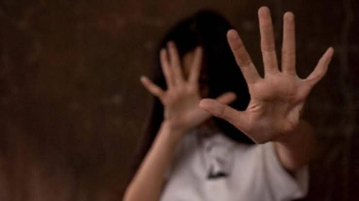 'हम सेफ कहां हैं?', लखनऊ में कैब का इंतजार कर रही छात्राओं से छेड़छाड़: नशे में धुत युवकों पर बदसलूकी का आरोप