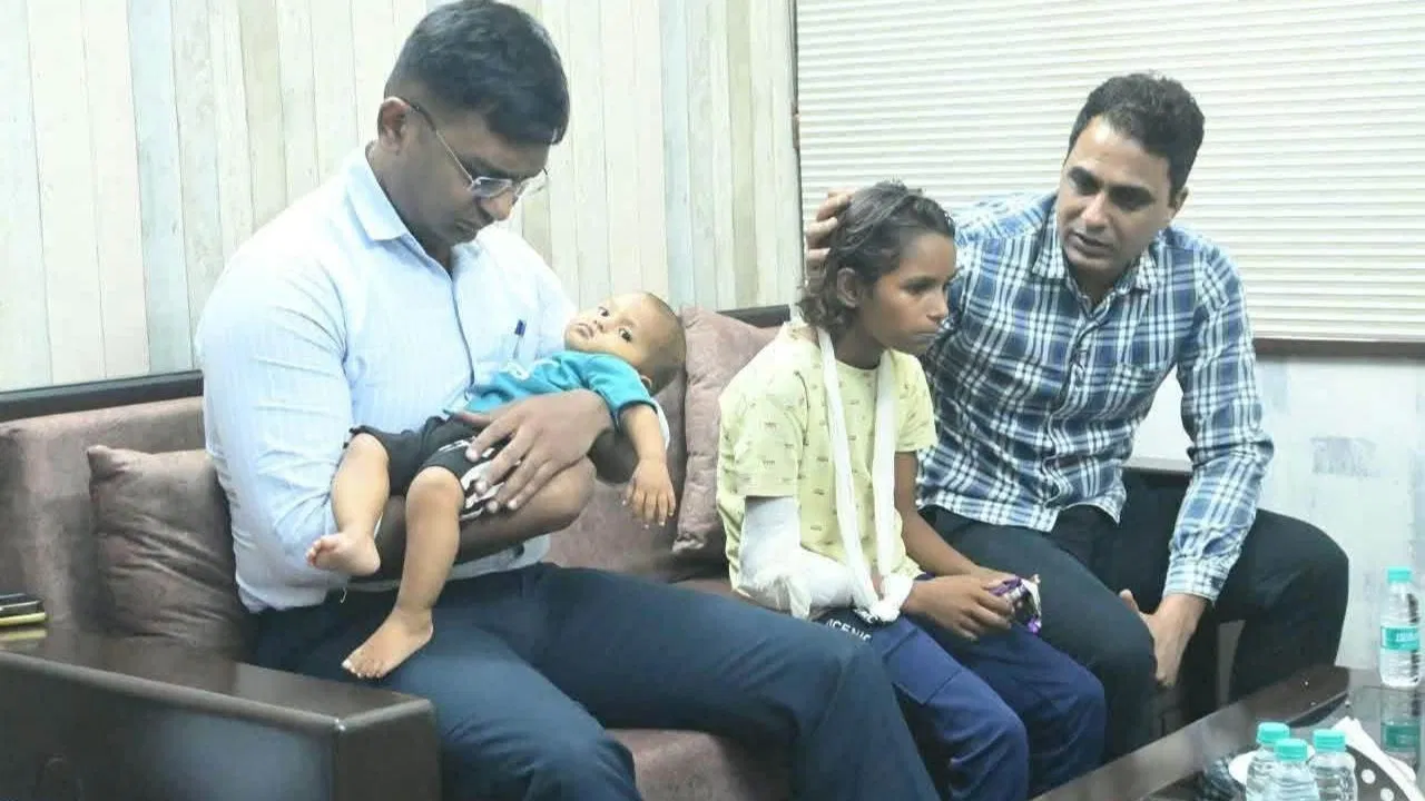 आजमगढ़ कांड: SSP अनिल कुमार ने आरोपी अरविंद की 2 बेटियों को गोद लिया, कहा- उठाएंगे पूरी जिम्मेदारी