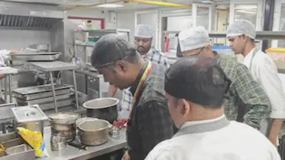यूपी के 6 शहरों के रेस्तरां में मिला एक्सपायर्ड खाना, किचन में चूहे और कॉकरोज भी घूमते नजर आए